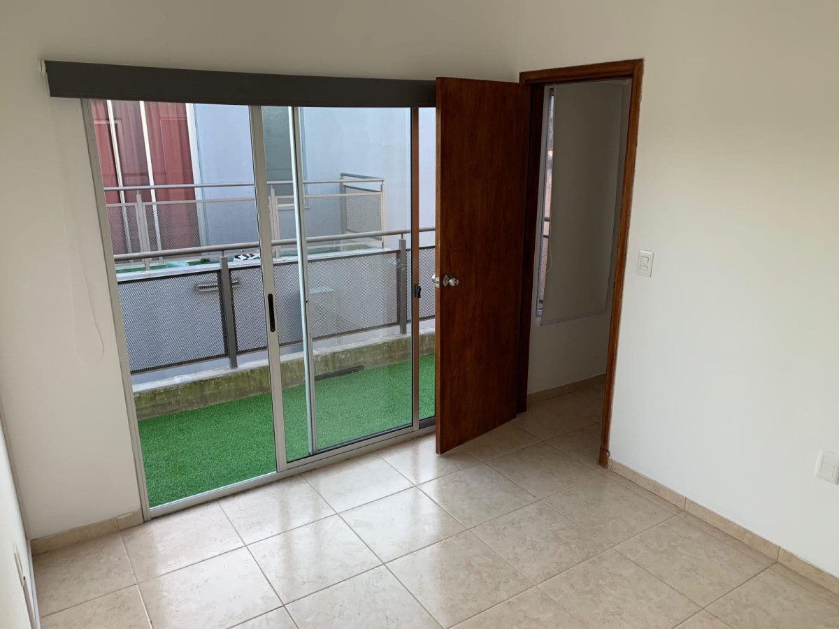 Apartamento ID.5564 - Alquiler Duplex 2 Dorm Balcón Patio Cochera Malvin Norte