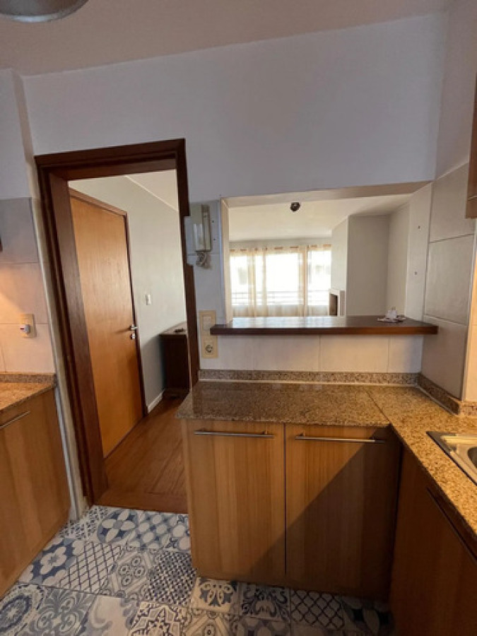 Apartamento ID.11932 - Alquiler Apartamento 2 Dormitorios Con Cochera En Pocitos 