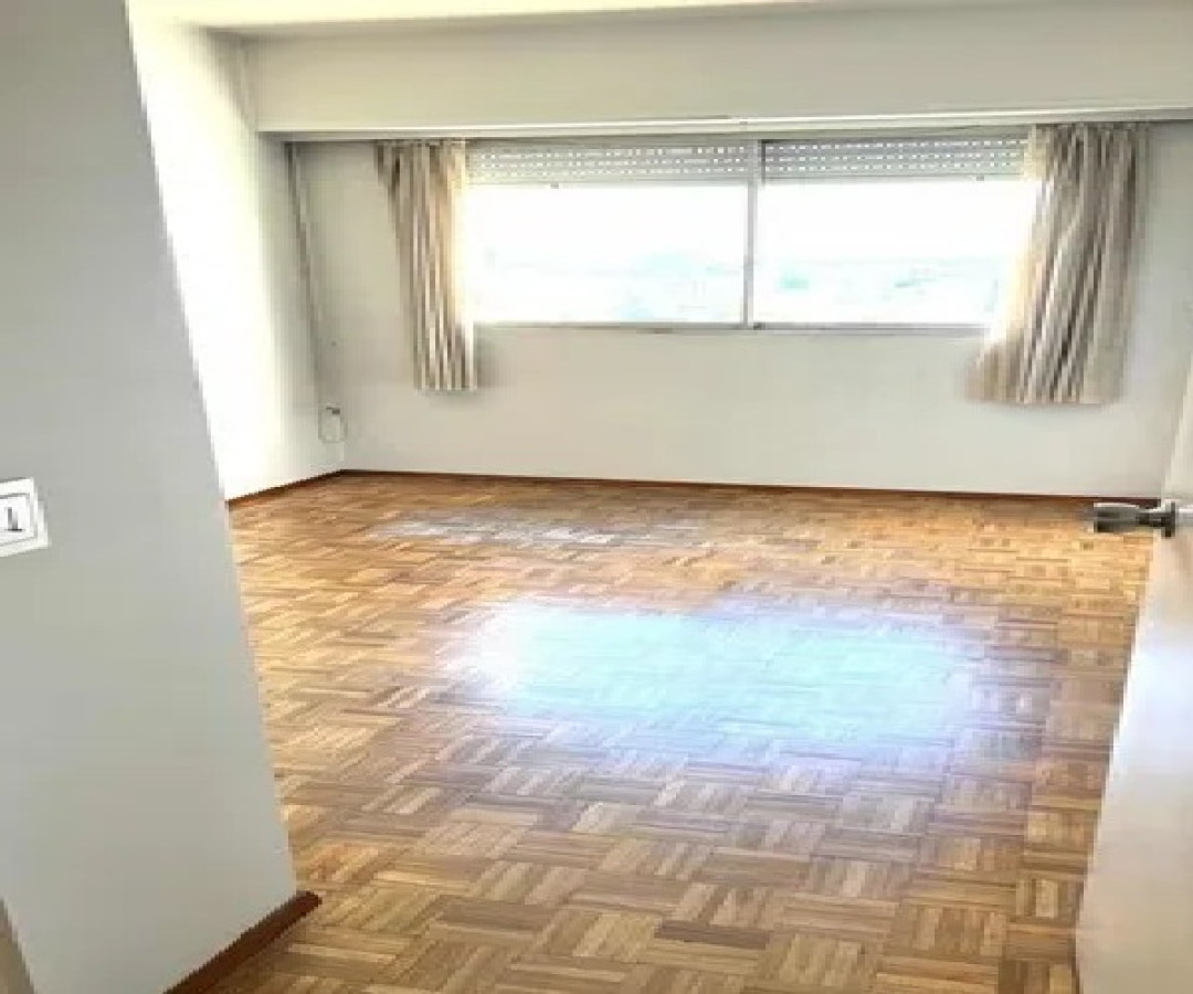 Apartamento ID.220 - Apartamento en Venta Centro 3 Dormitorios y Garaje