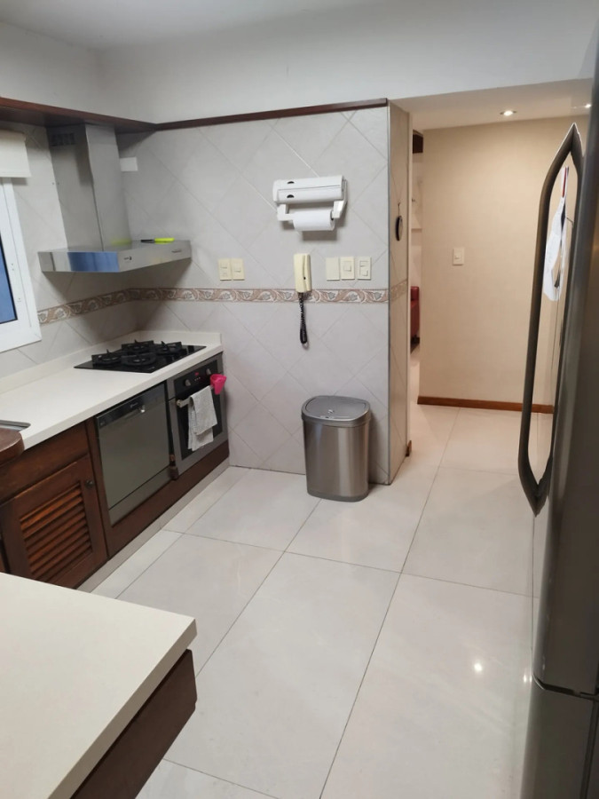 Apartamento ID.12985 - Alquiler Apartamento Amoblado 3 Dormitorios 3 Baños Con Garaje En Pocitos