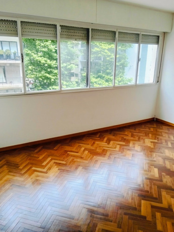 Apartamento ID.11343 - Venta o Alquiler De Apartamento 3 Dormitorios, Balcón , Cochera, Impecable , En Pocitos.