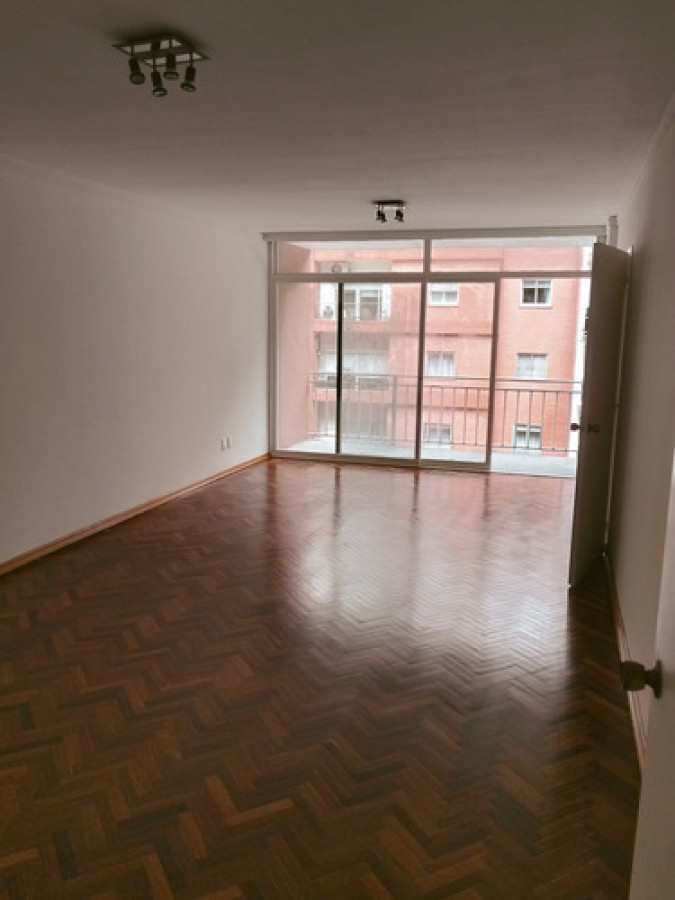 Apartamento ID.11343 - Venta o Alquiler De Apartamento 3 Dormitorios, Balcón , Cochera, Impecable , En Pocitos.