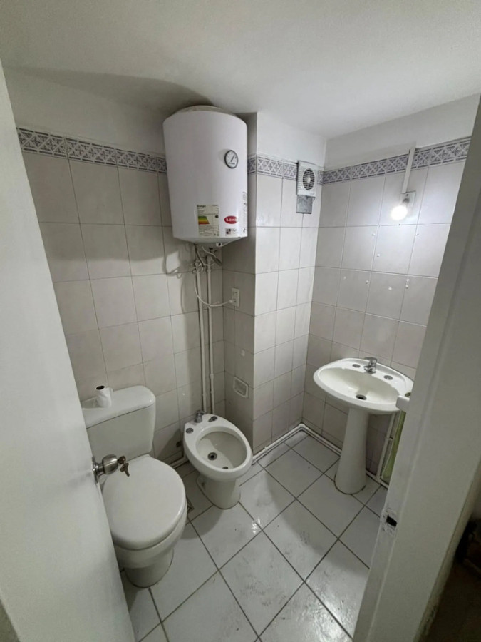 Apartamento ID.12997 - Venta De Monoambiente Con Divisiones Sobre Avenida 18 De Julio En Cordón