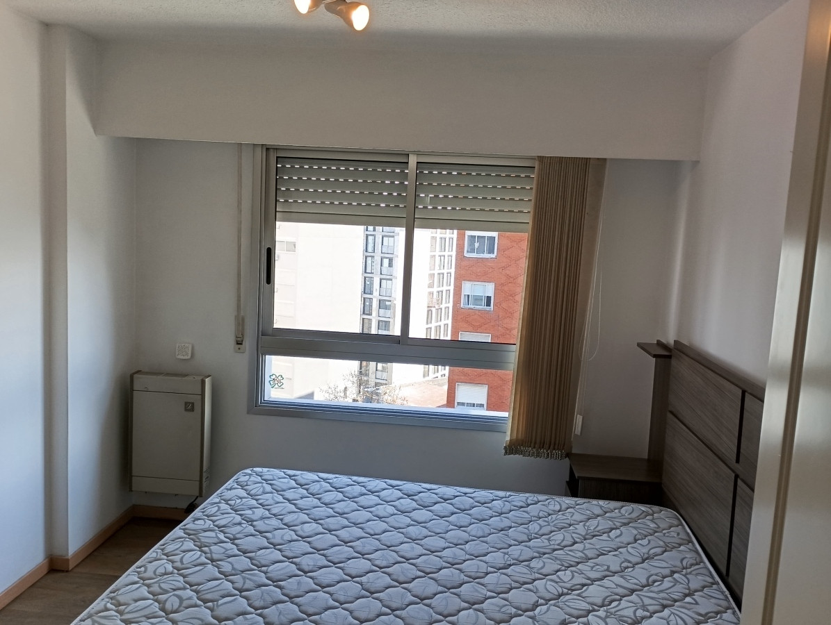 Apartamento ID.5806 - Alquiler Apartamento Tres Cruces 1 Dormitorio Amueblado