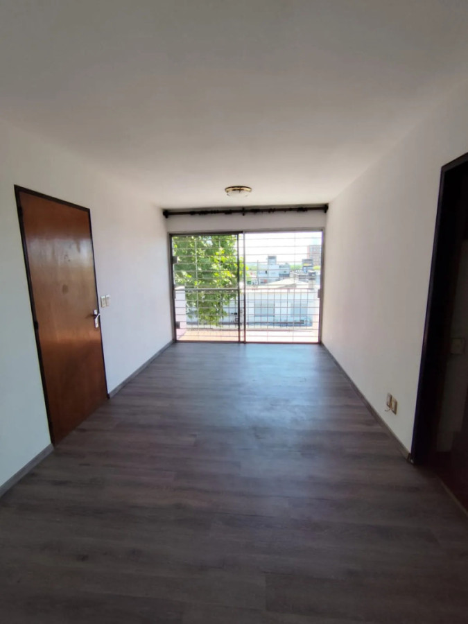 Apartamento ID.12573 - Alquiler Apartamento De 2 Dormitorios Al Frente En Unión