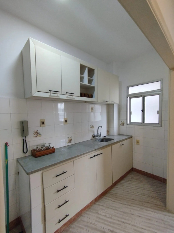 Apartamento ID.13140 - Alquiler Apartamento De 1 Dormitorio Amplio Y Luminoso En Centro