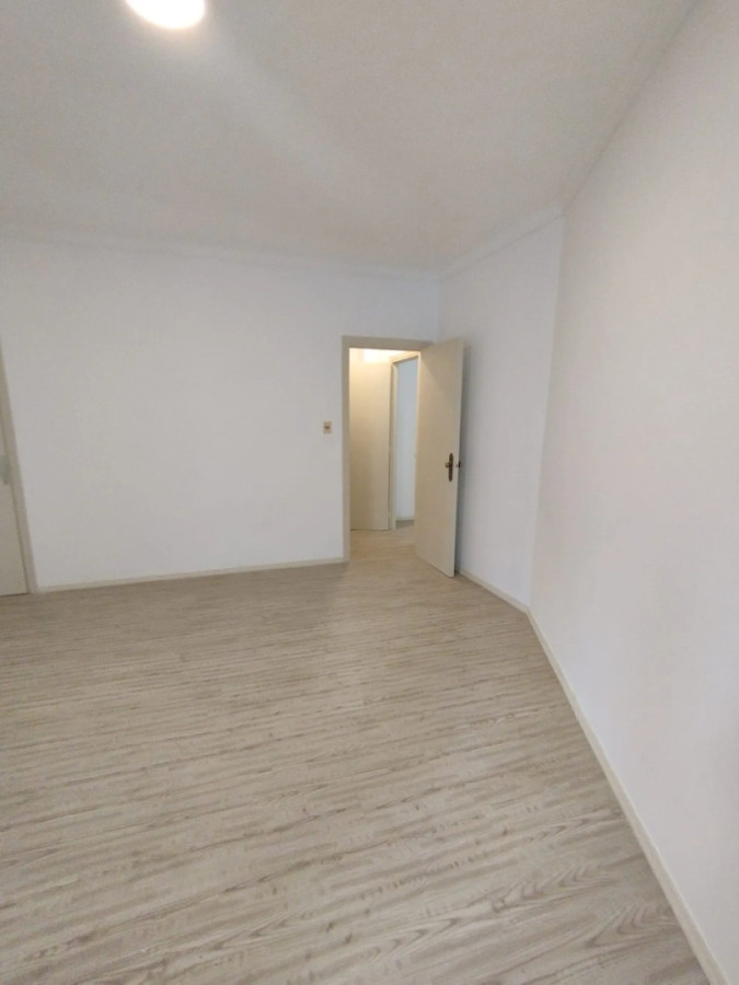 Apartamento ID.13140 - Alquiler Apartamento De 1 Dormitorio Amplio Y Luminoso En Centro