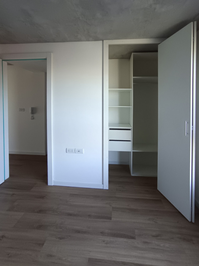 Apartamento ID.13148 - Alquiler Apartamento Nuevo De 1 Dormitorio Con Balcón Contrafrente En Centro
