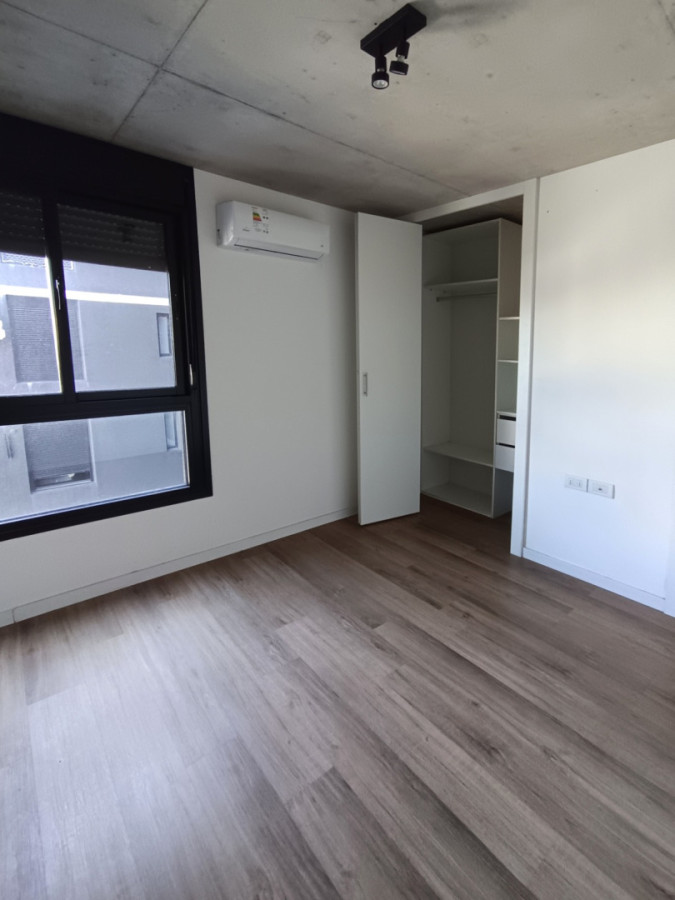 Apartamento ID.13146 - Alquiler Apartamento Nuevo De 1 Dormitorio Con Balcón Al Frente En Centro