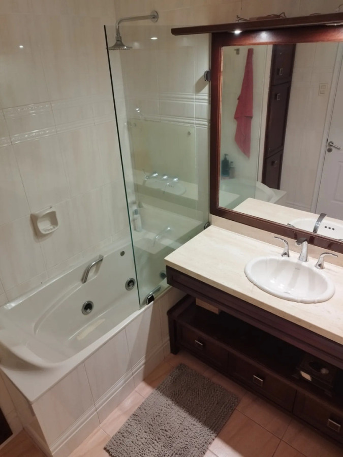 Apartamento ID.12985 - Alquiler Apartamento Amoblado 3 Dormitorios 3 Baños Con Garaje En Pocitos