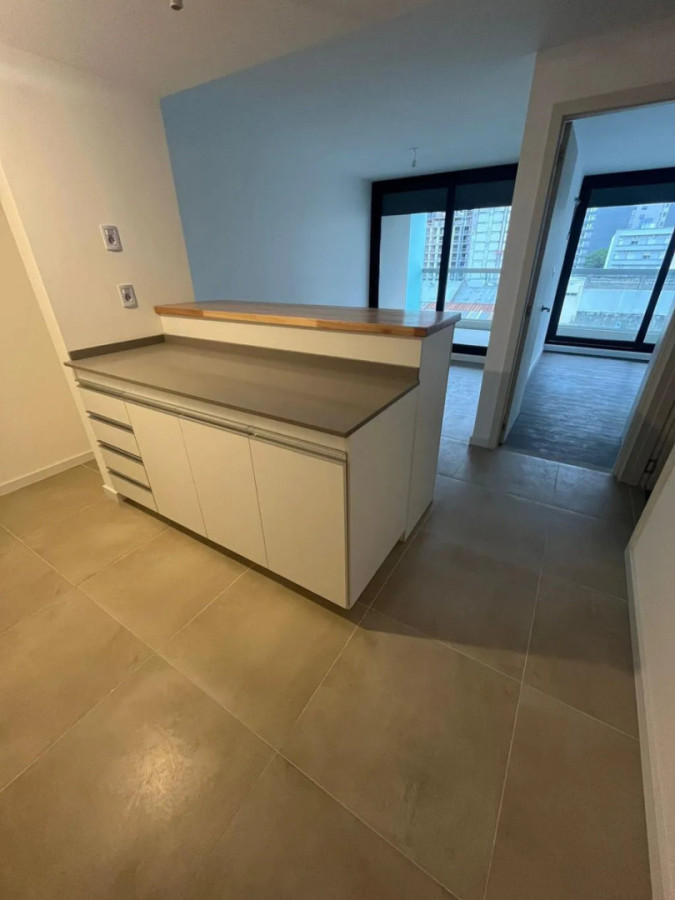 Apartamento ID.13108 - Alquiler Apartamento De 1 Dormitorio Con Terraza Y Parrillero Garaje En Centro