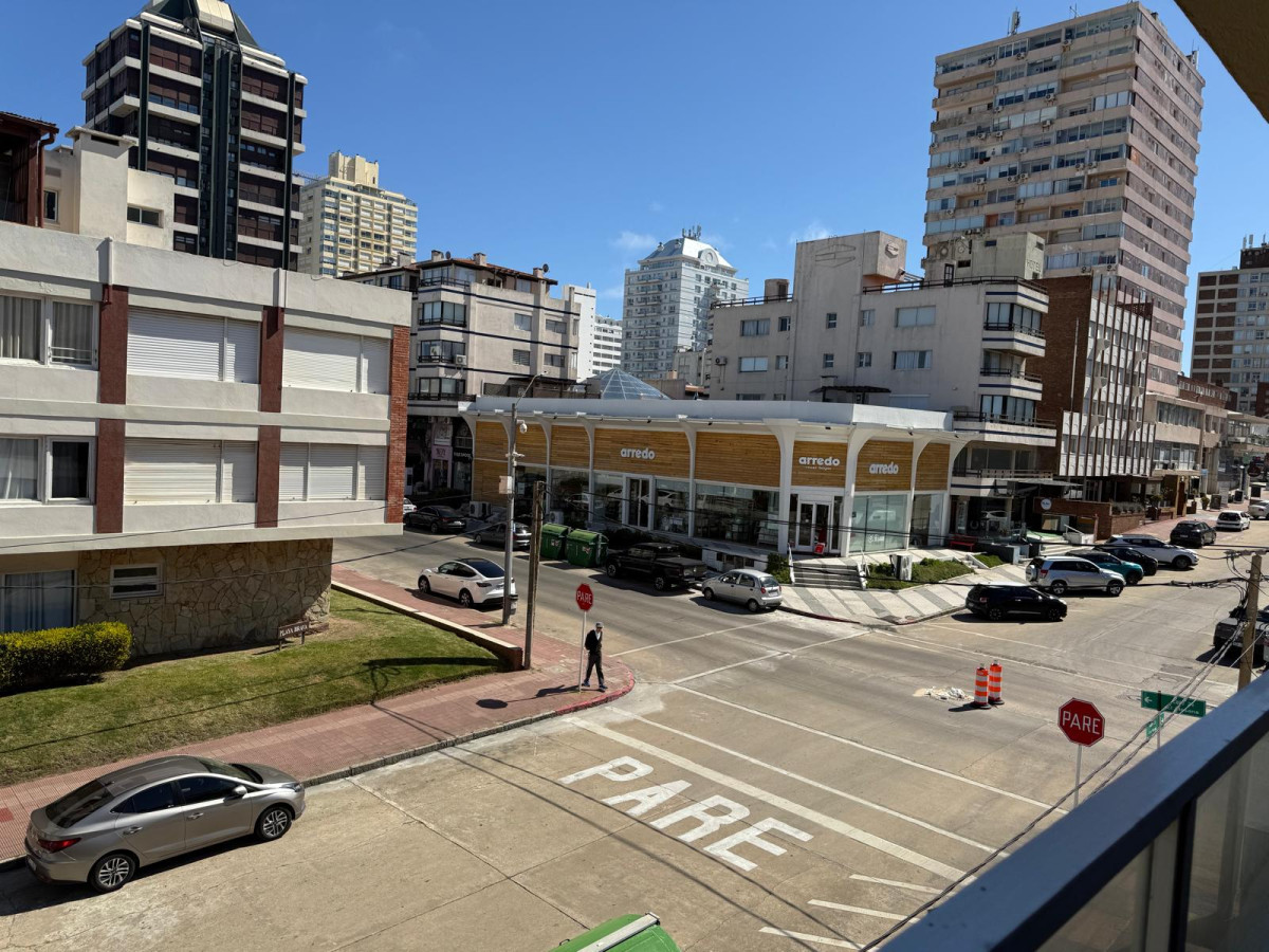 Apartamento ID.10841 - ALQUILER TEMPORADA VENTA APARTAMENTO PUNTA DEL ESTE 2 DORMITORIOS 2 BAÑOS Y GARAJ