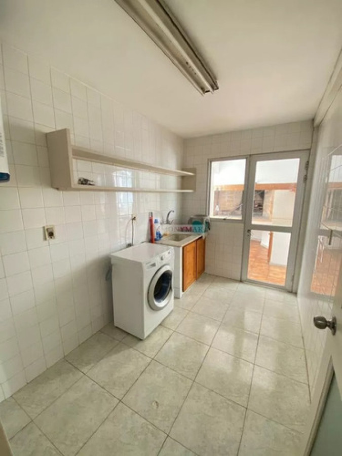 Apartamento ID.11466 - Venta Con Renta Excelente Apartamento 5 Dormitorios 4 Baños Garaje En Punta Carretas