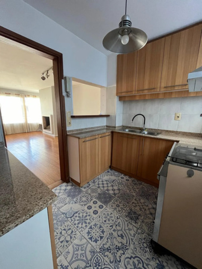 Apartamento ID.11932 - Alquiler Apartamento 2 Dormitorios Con Cochera En Pocitos 