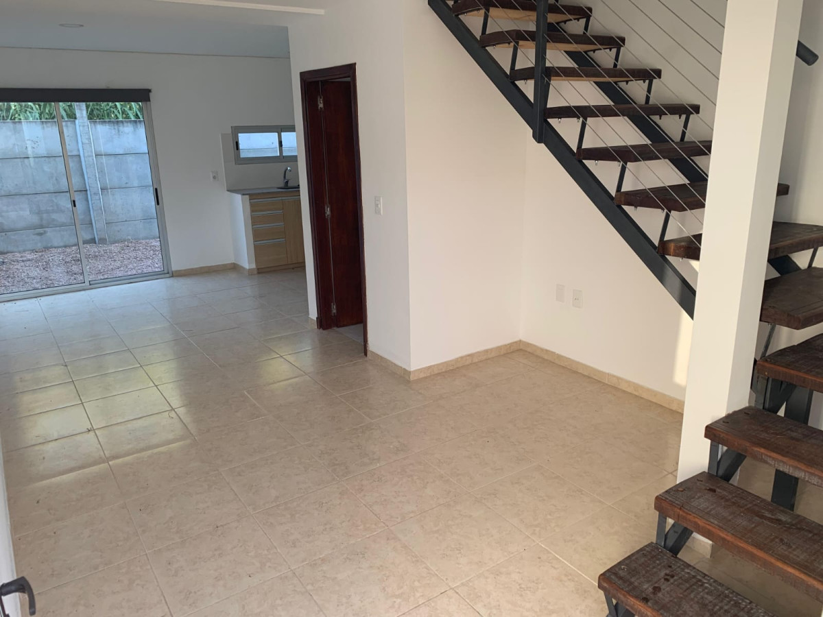 Apartamento ID.5564 - Alquiler Duplex 2 Dorm Balcón Patio Cochera Malvin Norte