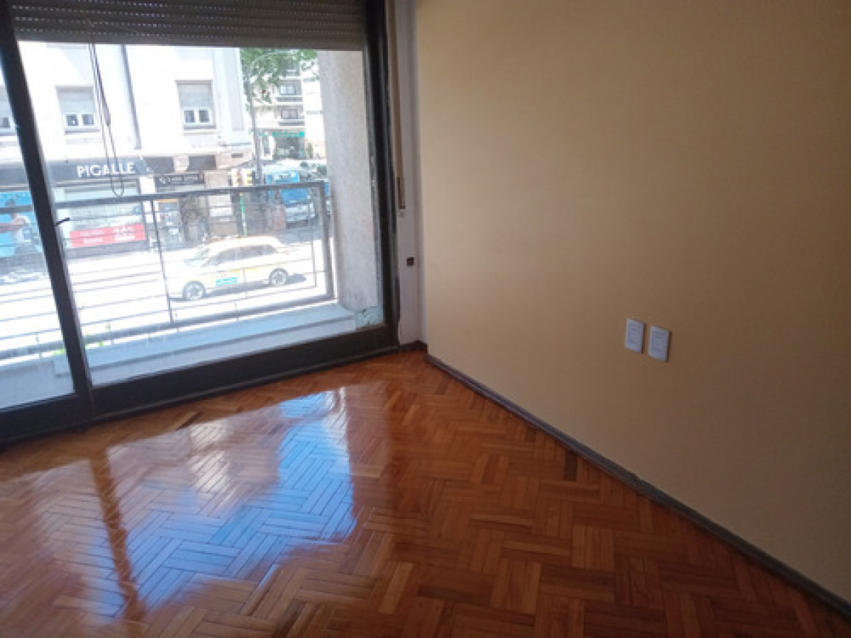 Apartamento ID.11463 - Venta De Apartamento 4 Dormitorios, 3 Baños, Garaje, Impecable,En Cordón