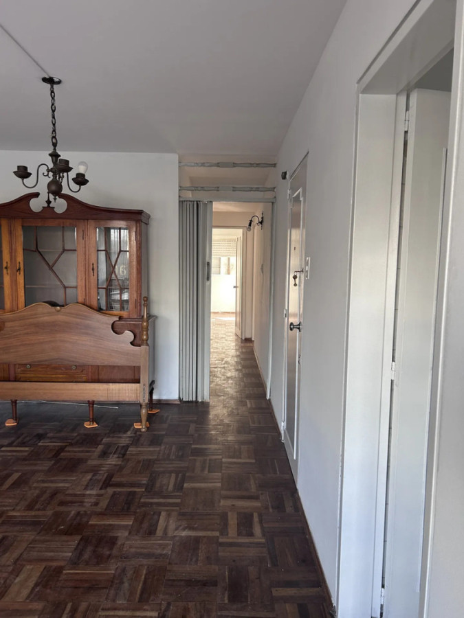 Apartamento ID.13153 - Alquiler Apartamento De 2 Dormitorios Al Frente Amplio y Luminoso En Centro