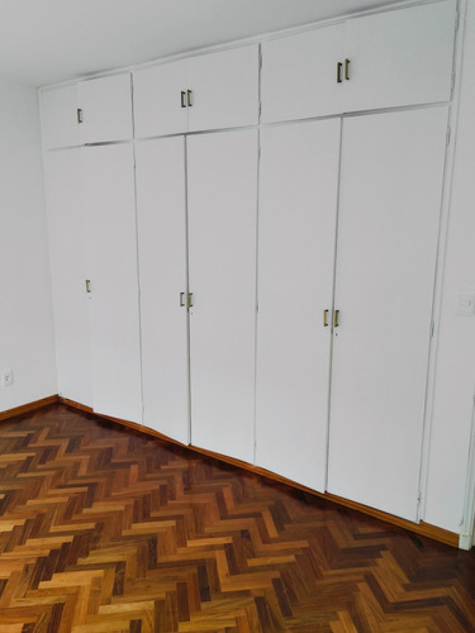 Apartamento ID.11343 - Venta o Alquiler De Apartamento 3 Dormitorios, Balcón , Cochera, Impecable , En Pocitos.