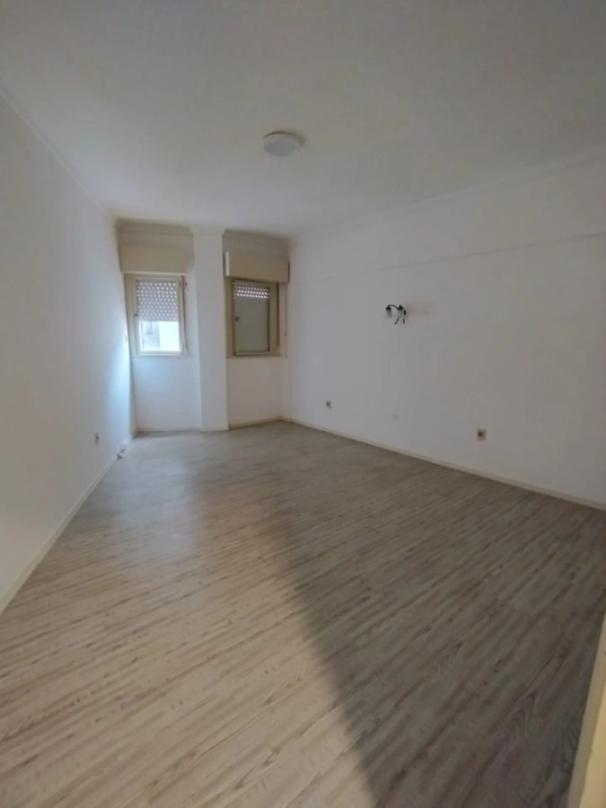 Apartamento ID.13140 - Alquiler Apartamento De 1 Dormitorio Amplio Y Luminoso En Centro