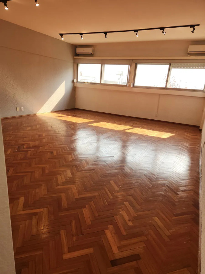 Apartamento ID.10255 - Alquiler Amplio Monoambiente Con Garaje En Centro