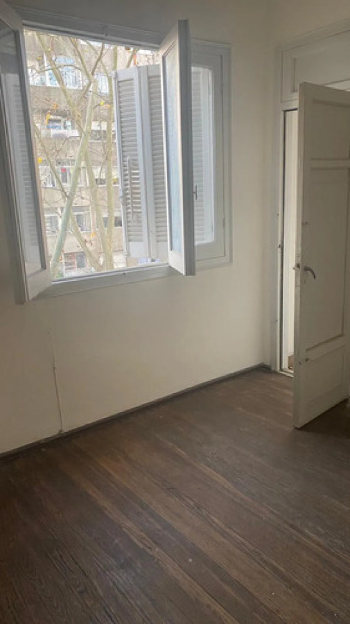 Apartamento ID.11941 - Alquiler Apto 2do Por Escalera 3 Dormitorios Cordón Sur
