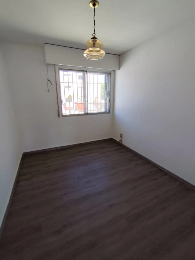 Apartamento ID.12573 - Alquiler Apartamento De 2 Dormitorios Al Frente En Unión