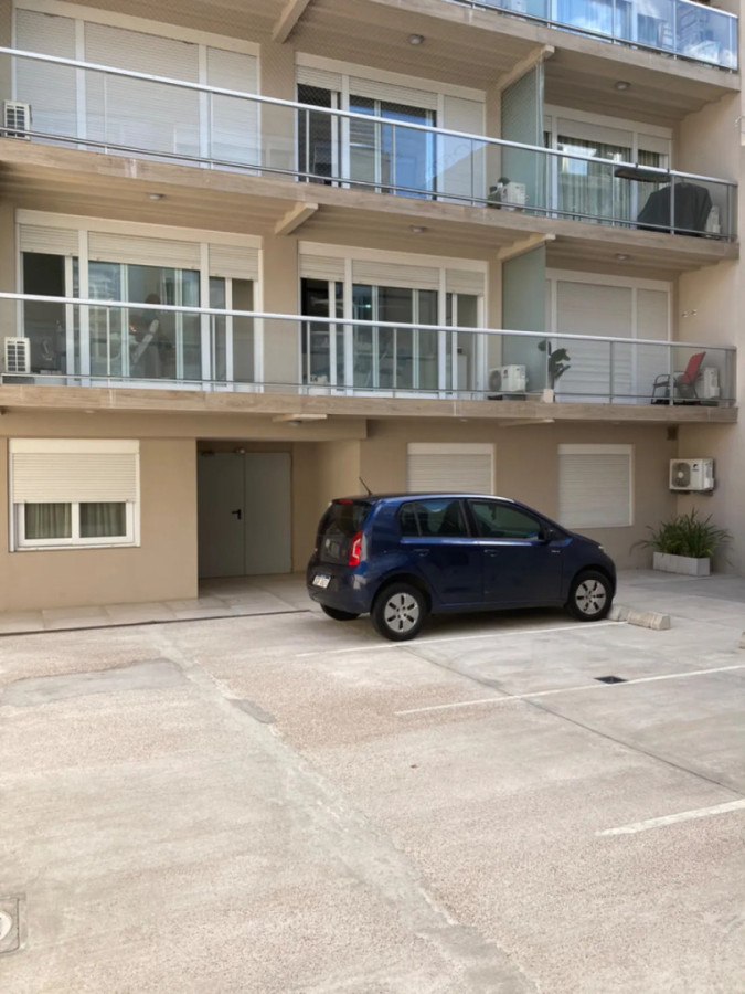 Apartamento ID.13133 - Alquiler Apartamento De 1 Dormitorio Con Terraza Balcón Cochera En Malvin