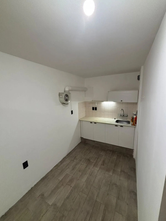 Apartamento ID.12997 - Venta De Monoambiente Con Divisiones Sobre Avenida 18 De Julio En Cordón