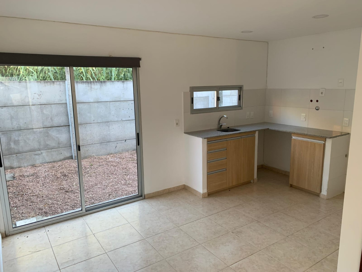 Apartamento ID.5855 - Hermoso Duplex con 2 Dorm Patio y Cochera