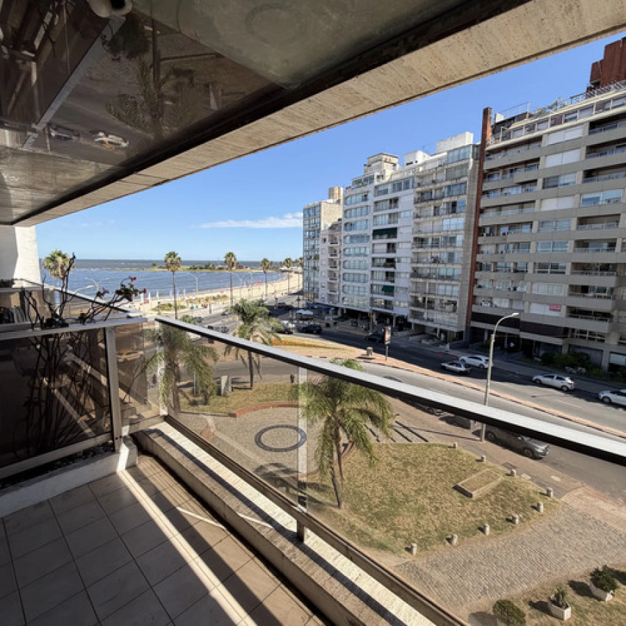Apartamento ID.11938 - Alquiler Monoambiente Con Balcón Pocitos Frente A Rambla