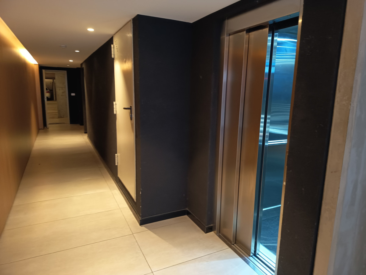Apartamento ID.12874 - A La Venta Apartamento Casi A Estrenar Centro Cochera 1 Dorm