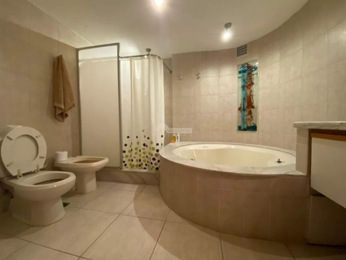 Apartamento ID.11466 - Venta Con Renta Excelente Apartamento 5 Dormitorios 4 Baños Garaje En Punta Carretas