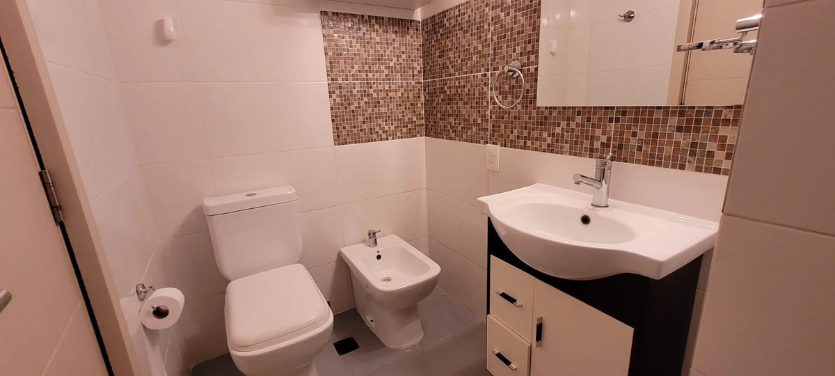 Apartamento ID.13171 - Alquiler Apartamento De 1 Dormitorio Al Frente A 2 Cuadras De La Rambla En Malvin