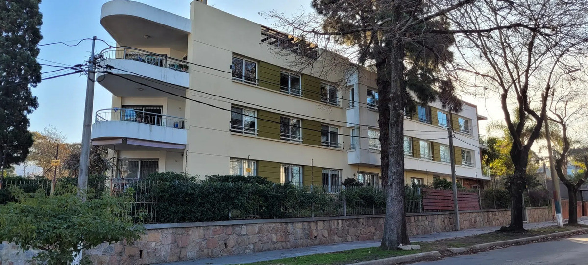Apartamento ID.13171 - Alquiler Apartamento De 1 Dormitorio Al Frente A 2 Cuadras De La Rambla En Malvin