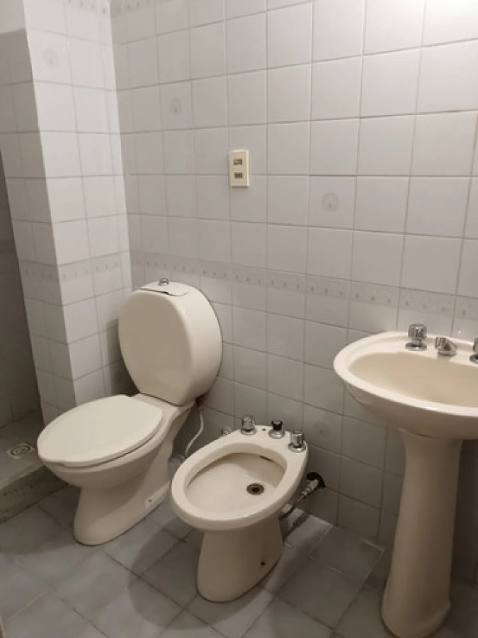 Apartamento ID.11933 - Monoambiente Al Frente Dividido Con Paredes De Yeso Ideal Oficina, Consultorio O Estudio.