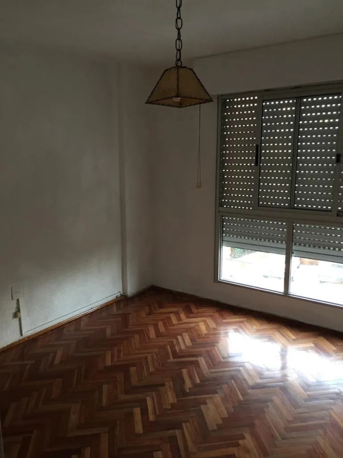 Apartamento ID.13007 - Alquiler Apartamento 3 Dormitorios Amplio Y Luminoso Sobre Rambla En Centro