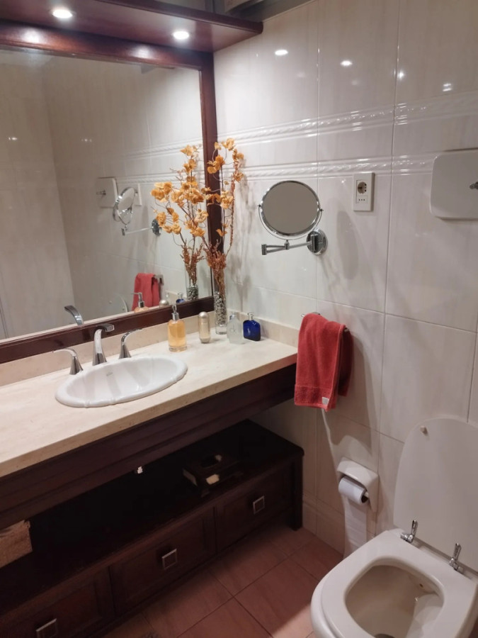 Apartamento ID.12985 - Alquiler Apartamento Amoblado 3 Dormitorios 3 Baños Con Garaje En Pocitos