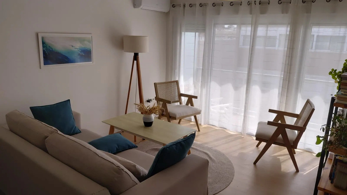 Apartamento ID.13133 - Alquiler Apartamento De 1 Dormitorio Con Terraza Balcón Cochera En Malvin