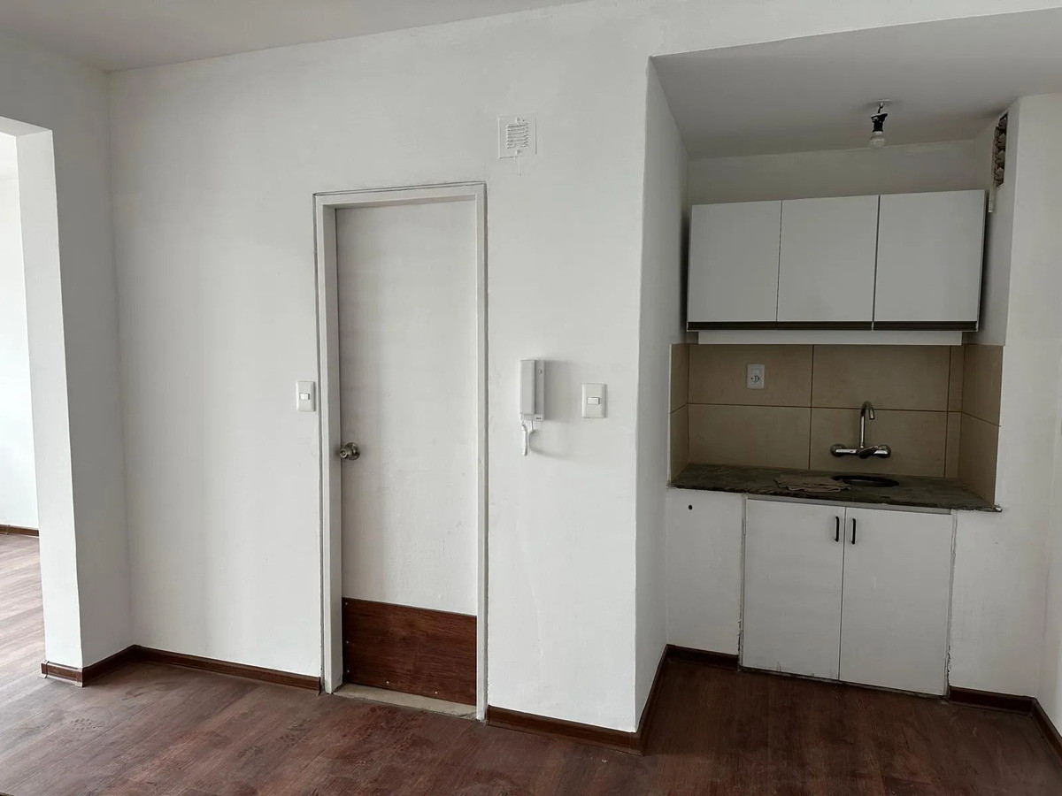 Apartamento ID.13008 - Alquiler De Monoambiente Sobre 18 De Julio Cómodo Y Luminoso Vista Despejada En Cordón