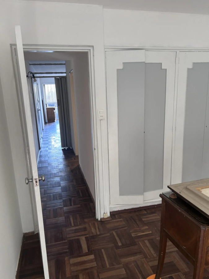 Apartamento ID.13153 - Alquiler Apartamento De 2 Dormitorios Al Frente Amplio y Luminoso En Centro