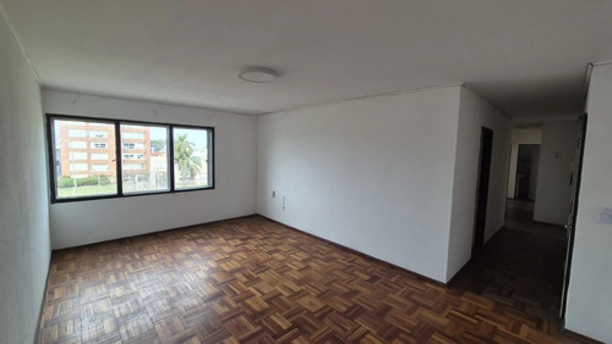 Apartamento ID.12999 - Alquiler Apartamento 3 Dormitorios Amplio Y Luminoso En Malvin
