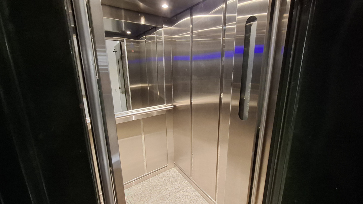 Apartamento ID.13024 - Venta Apartamento De 2 Dormitorios Al Frente Sobre Rambla República De Chile En Malvín