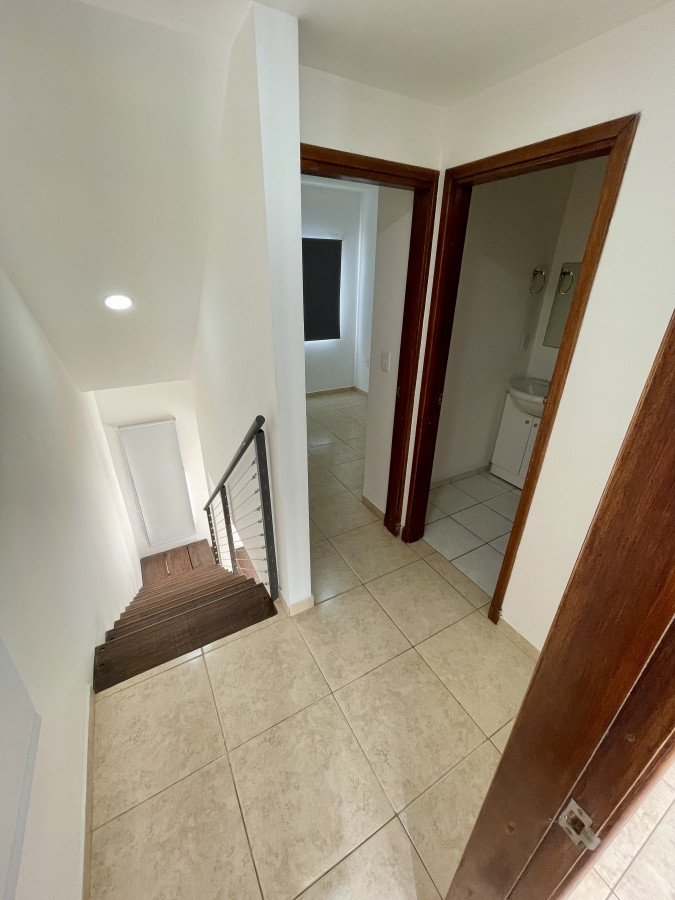 Apartamento ID.5855 - Hermoso Duplex con 2 Dorm Patio y Cochera