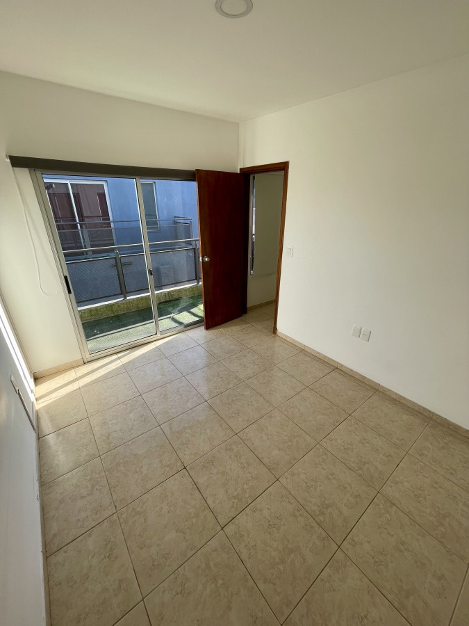 Apartamento ID.5564 - Alquiler Duplex 2 Dorm Balcón Patio Cochera Malvin Norte