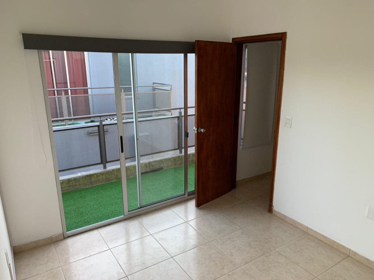 Apartamento ID.5855 - Hermoso Duplex con 2 Dorm Patio y Cochera