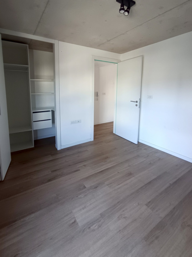 Apartamento ID.13146 - Alquiler Apartamento Nuevo De 1 Dormitorio Con Balcón Al Frente En Centro