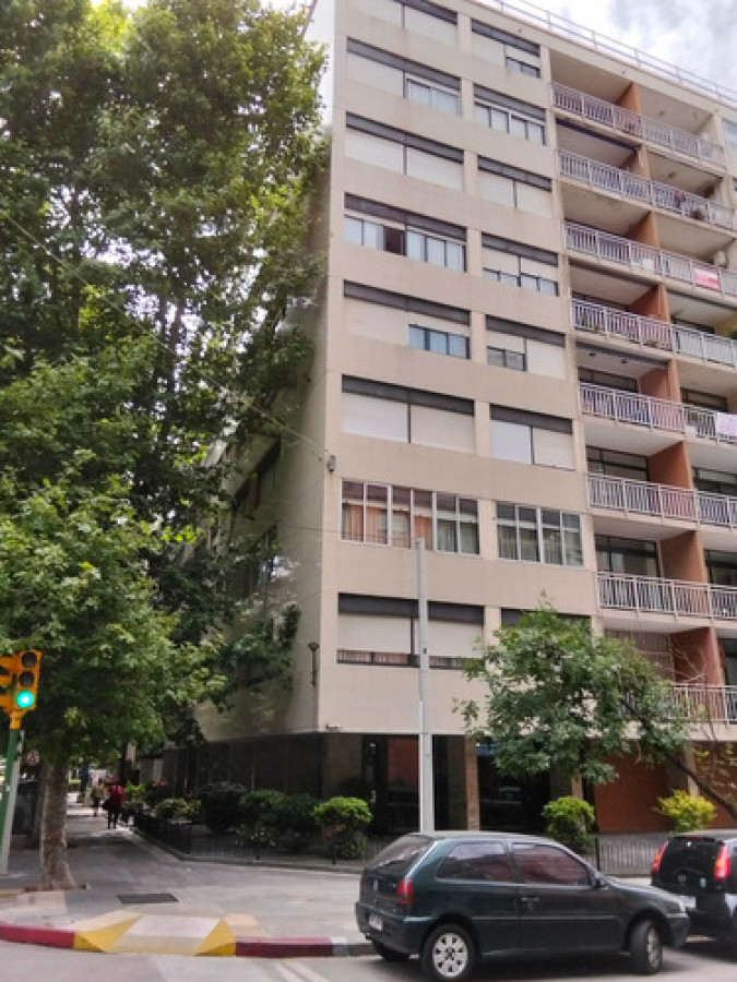 Apartamento ID.11428 - Dueño Venta O Alquiler. 3 Dormitorios Y Servicio. Garage Cómodo. Todo Al Frente. 50 Metros Rambla