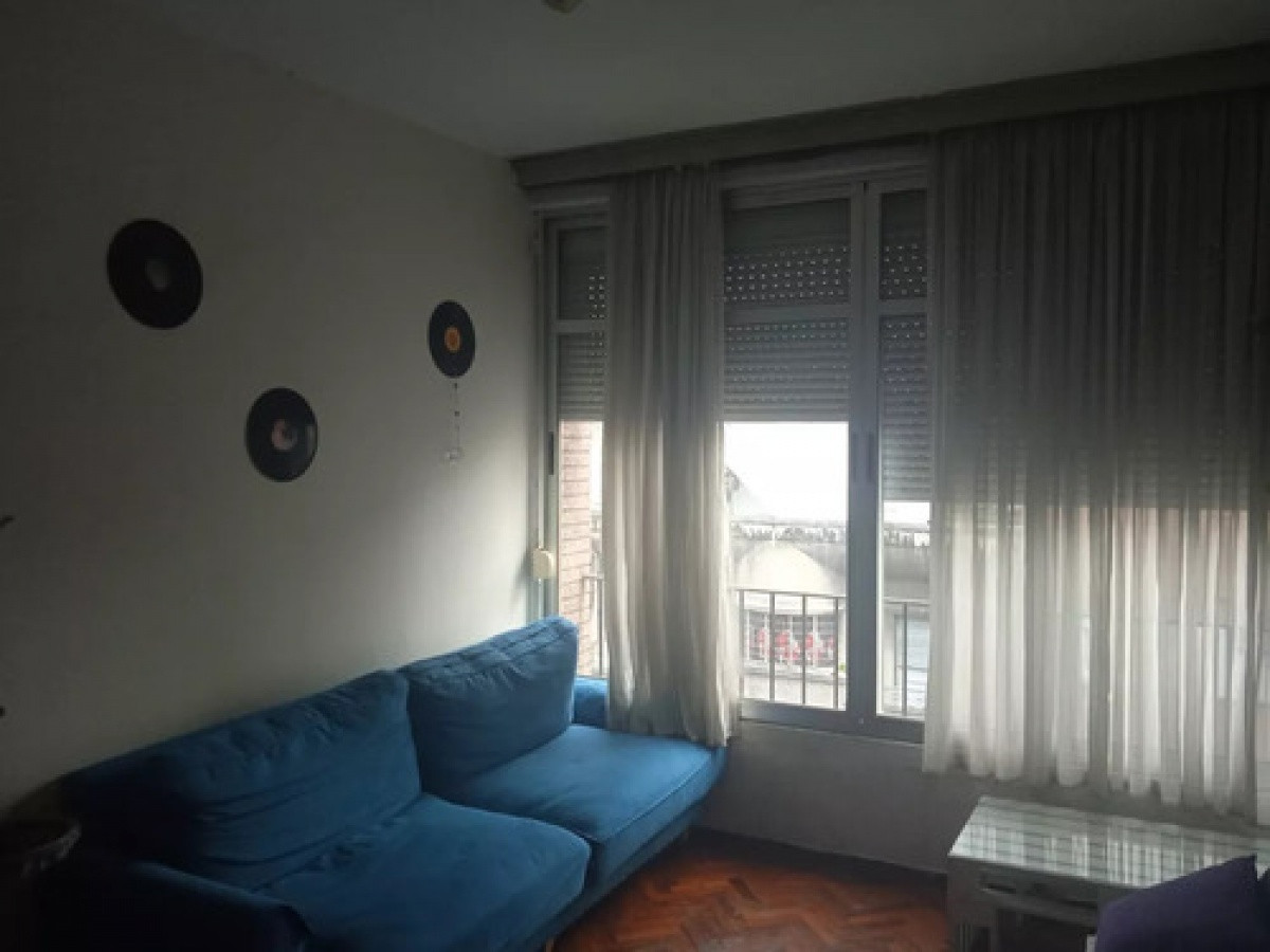 Apartamento ID.2351 - Apartamento De 2 Dormitorios Al Frente Centro Bajos Gastos Comunes