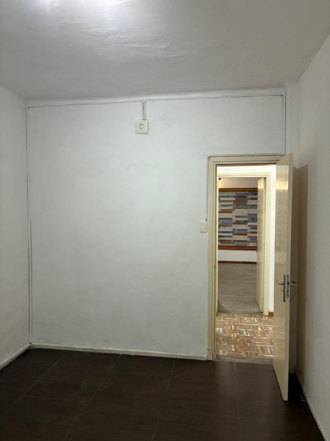 Apartamento ID.3453 - Alquiler o Venta Apartamento 2 Dormitorios Reducto Con Patio Luminoso