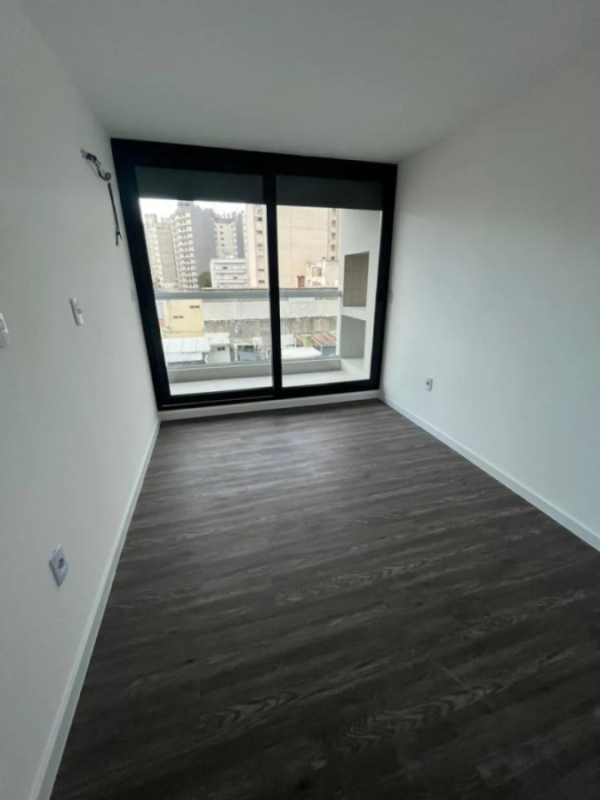 Apartamento ID.13108 - Alquiler Apartamento De 1 Dormitorio Con Terraza Y Parrillero Garaje En Centro